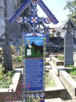 La Cimitirul Vesel De La Sapanta, Maramures 10